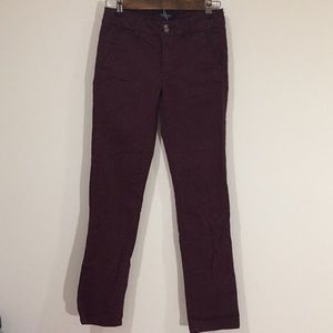 🔴American Eagle women’s maroon pants size 0 short